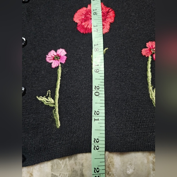 R & K Originals Size 14 Black Floral Embroidered Button Down Knit Top - Picture 6 of 7